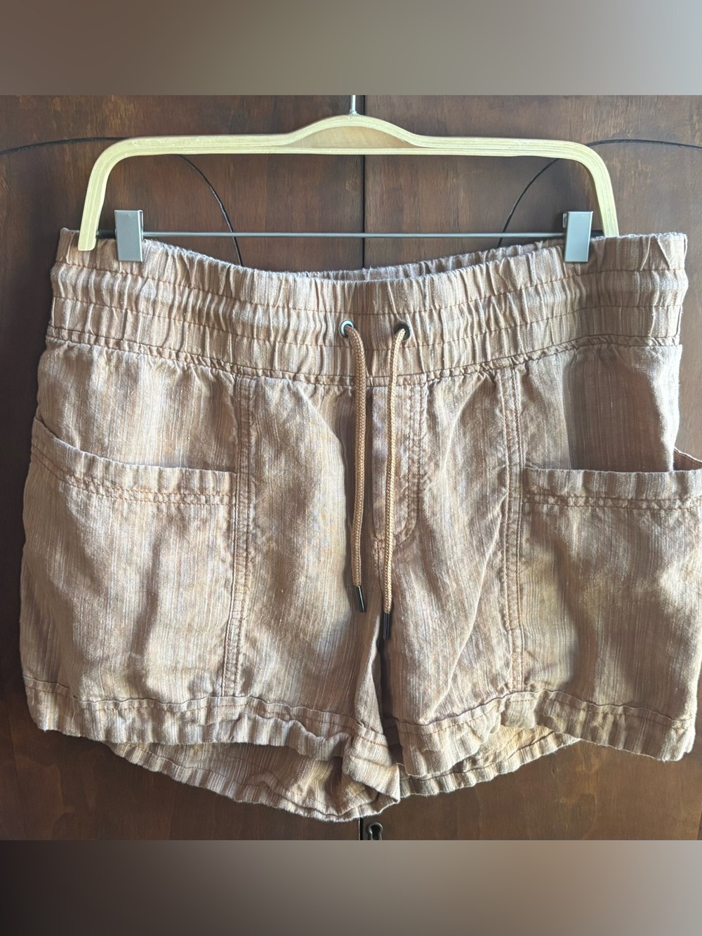 Women’s Athleta Cabo Linen Drawstring 4in Shorts in Light Brown (Small)